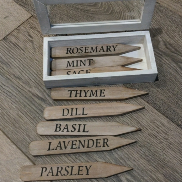 Williams SonomaWooden Herb Plant Stakes in Wooden Box, Set of 9 - NEW - Picture 2 of 2
